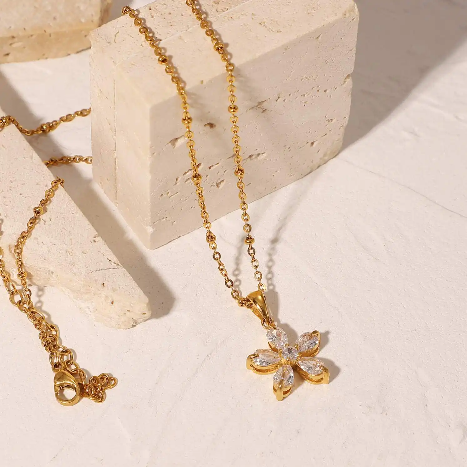 Collier fleur Feni